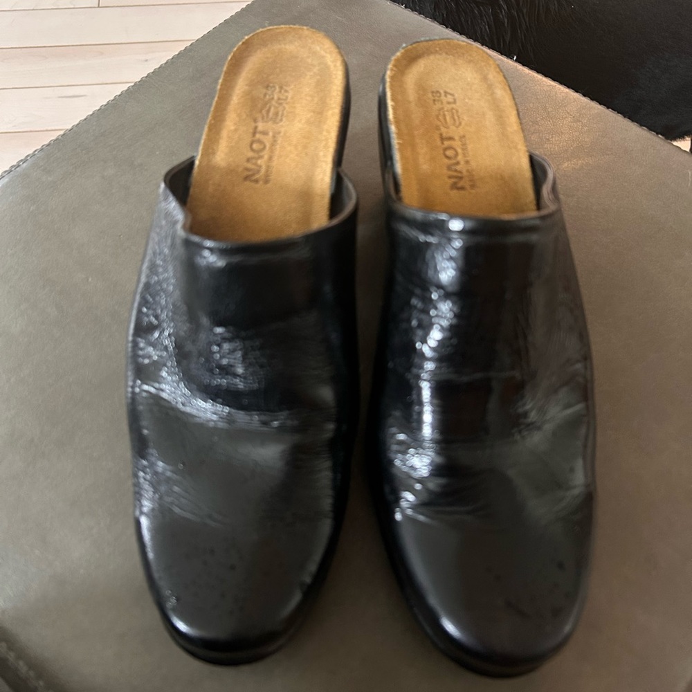 COPY - Naot shiny black leather heeled mules. EUC. Size 38